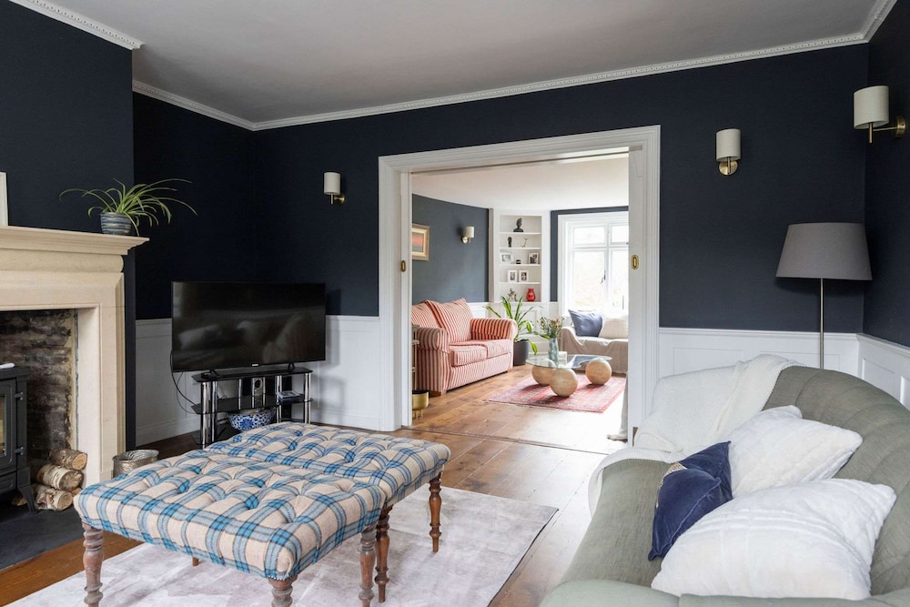Country Retreat - Sleeps 14 - Large Garden