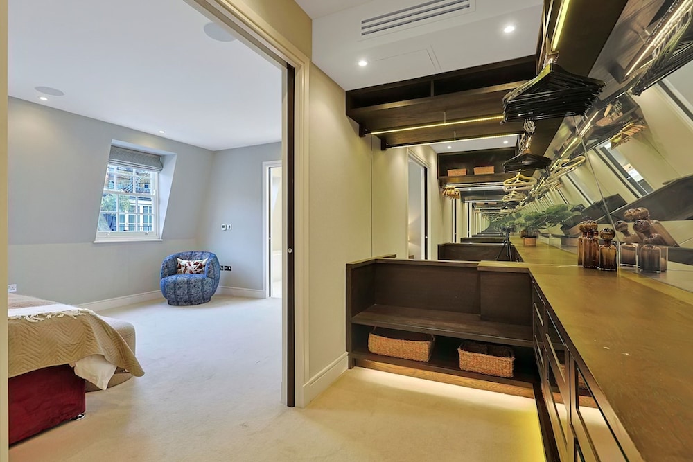 Luxe Home With Cinema Room - South Kensington