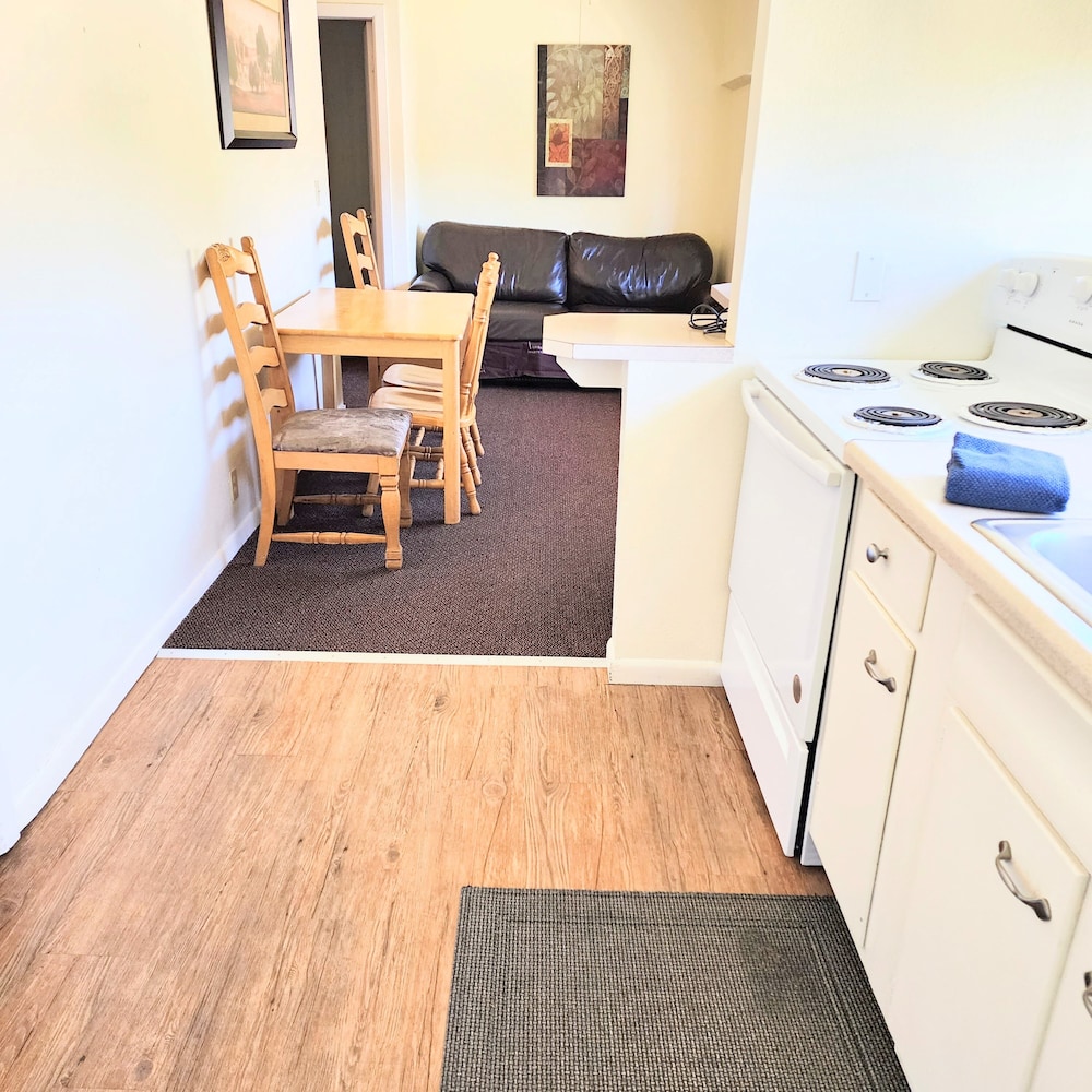 Canyon Motel - Property Image 16