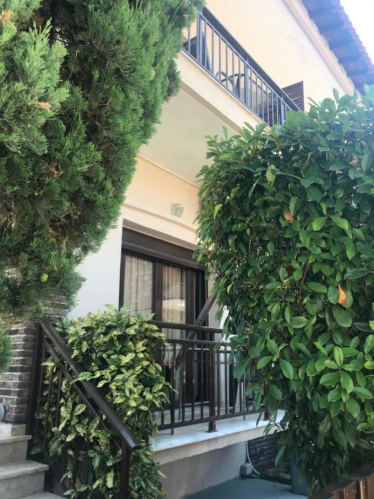 Villa Yanna Studios