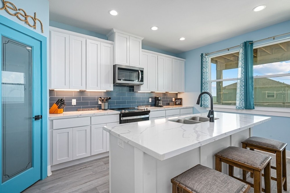 Oceanfront Manor 4 Bedroom Home
