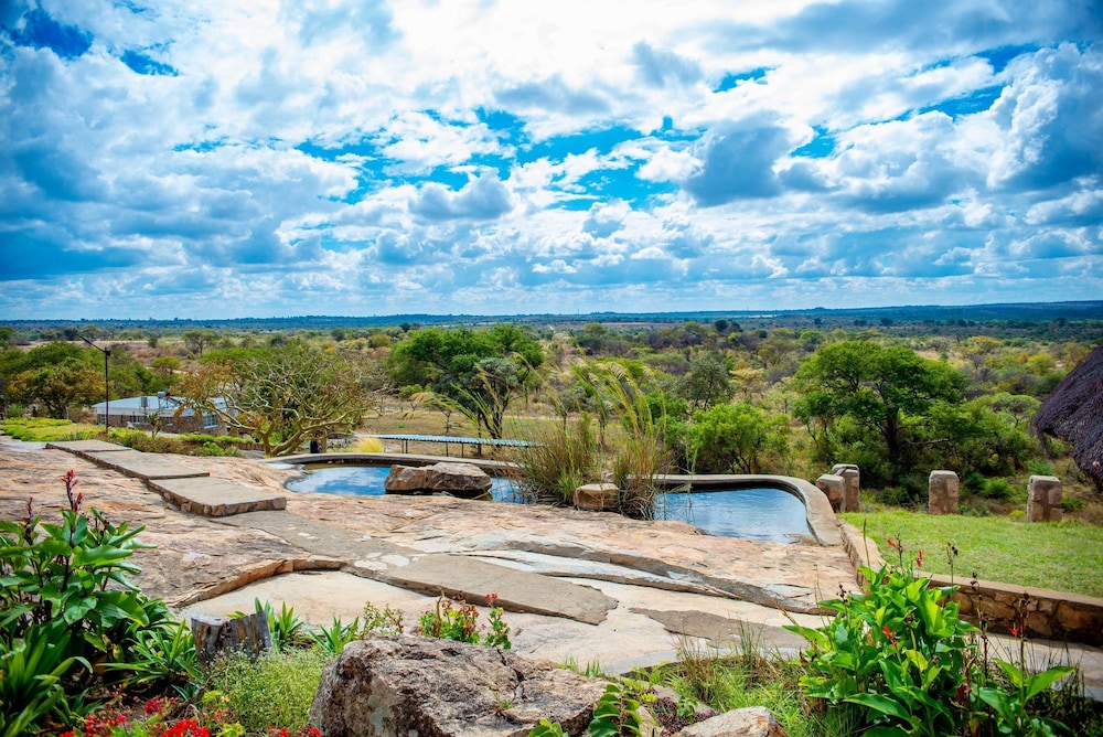 Thakgalo Honeymoon Suite - 2211