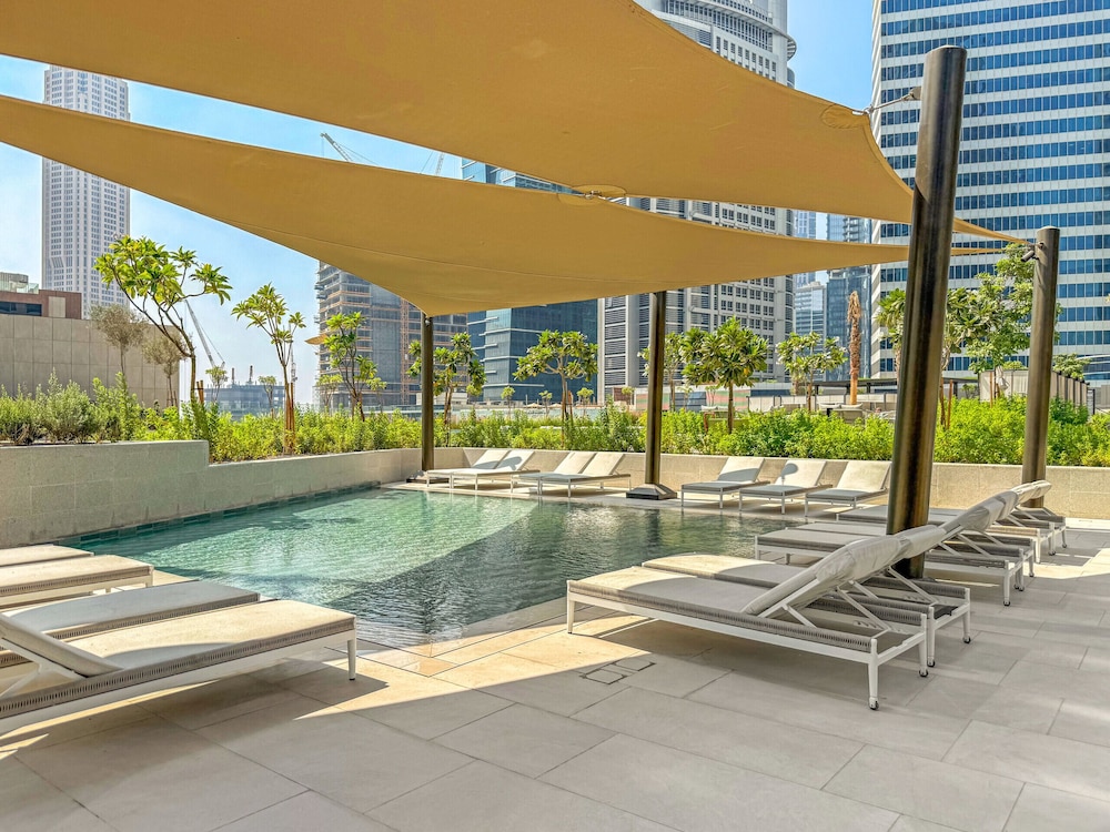 Peninsula One - 1312 Studio