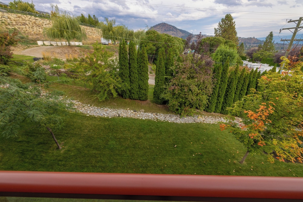 Corner Unit w Large Deck & Amazing View