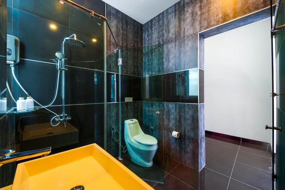 Beautiful 4-Bedroom Pool Villa BL9