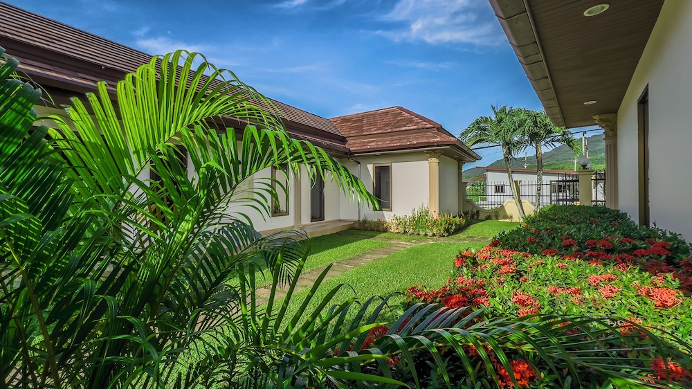 Garden bungalows 4br with private pool view 4