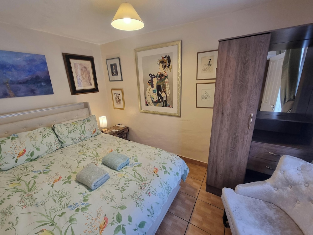 Canterbury - Sleeps 7 - Pet-friendly With Garden