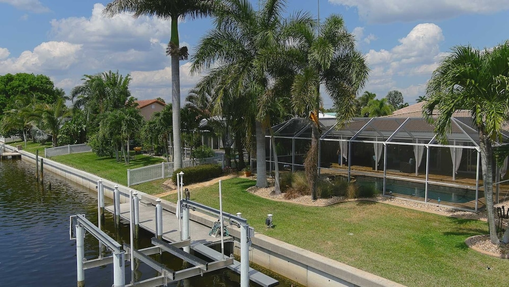 Punta Gorda Isles 3 Bedroom Private Pool+Spa Home on Canal 3 Home