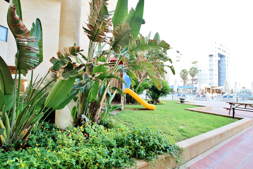 Luxurious Sea View 3BR Pool Spa and Gym