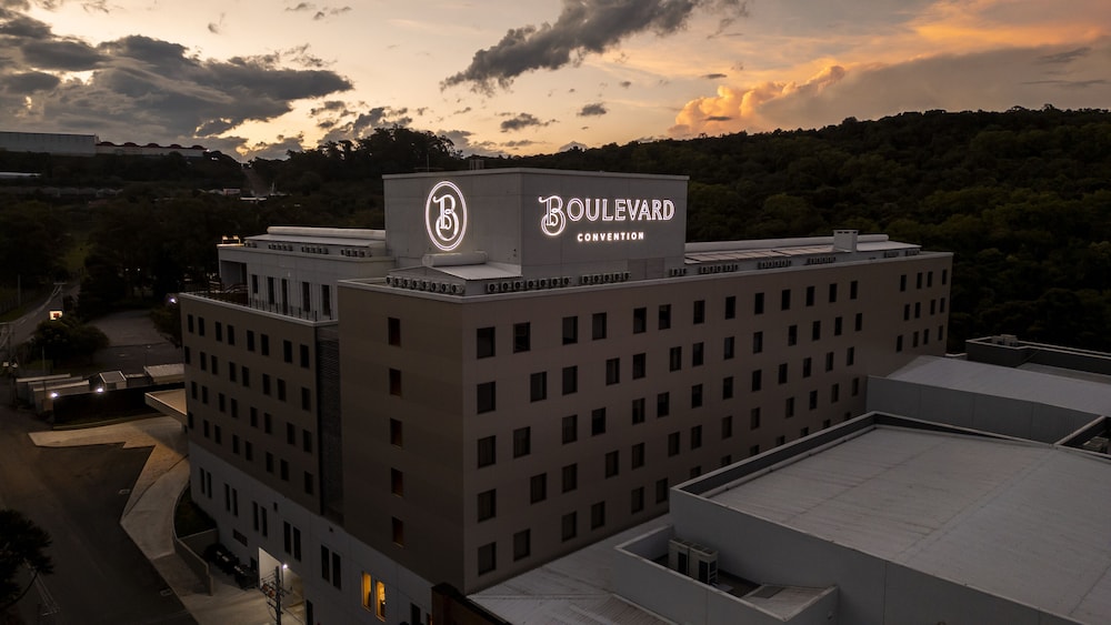 Hotel Plaza Hotel & Boulevard Convention – Vale dos Vinhedos - Image 1