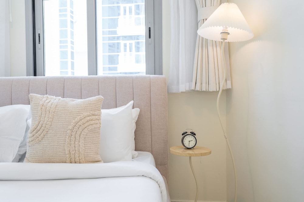 Lovely and Spacious 1BR in DEC Tower Near Marina Walk