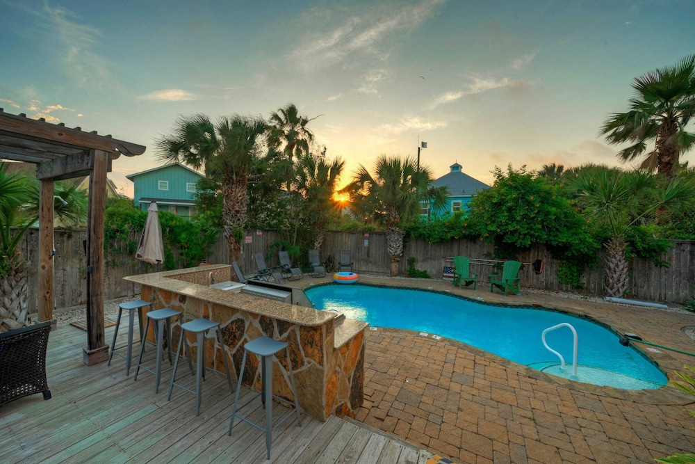 The Koi Marlin Port A Home w/ Pool, Pond, Grill & Near Beach + Marinas