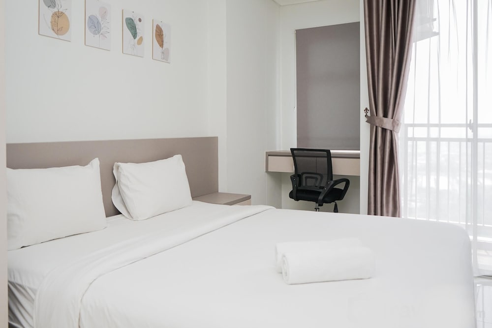 Elegant and Relaxing Studio Apartment at Springwood Residence