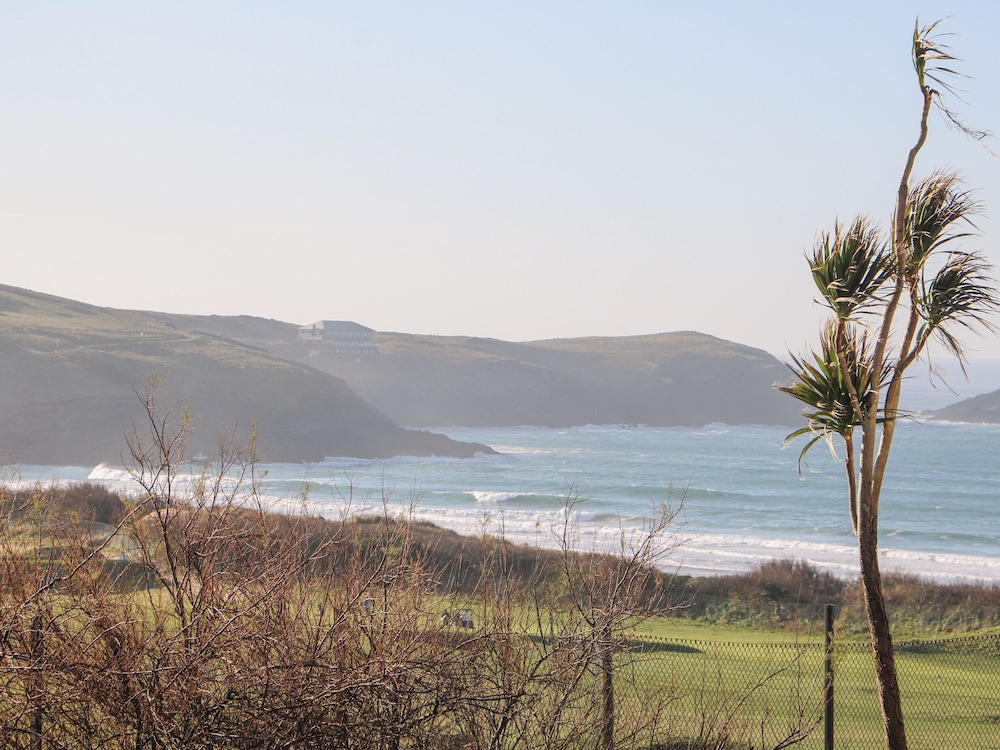 5 Fistral Waves