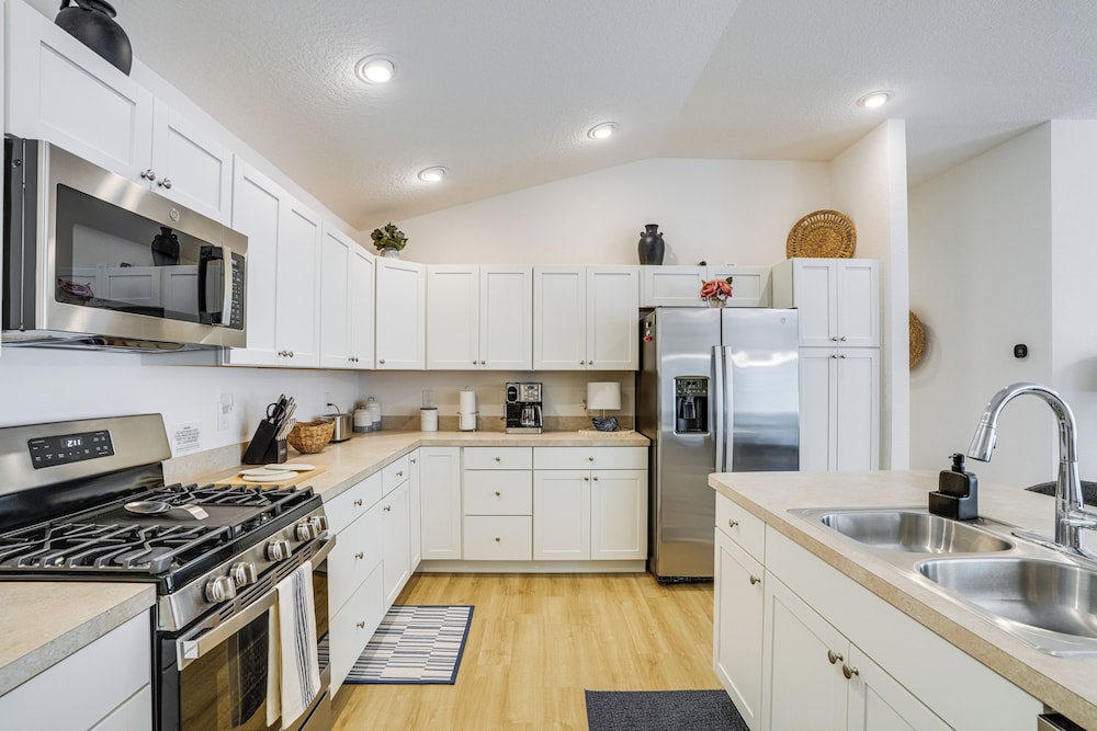 Screened Lanai: New-build Home in The Villages! view 5