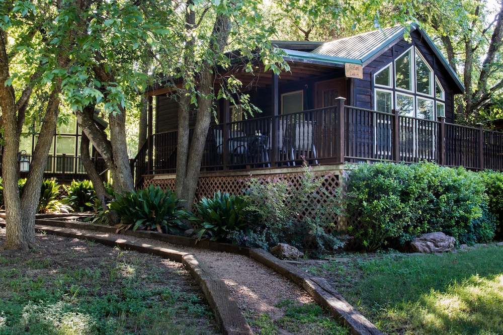 Mendelbaum Winery Guest Cabins
