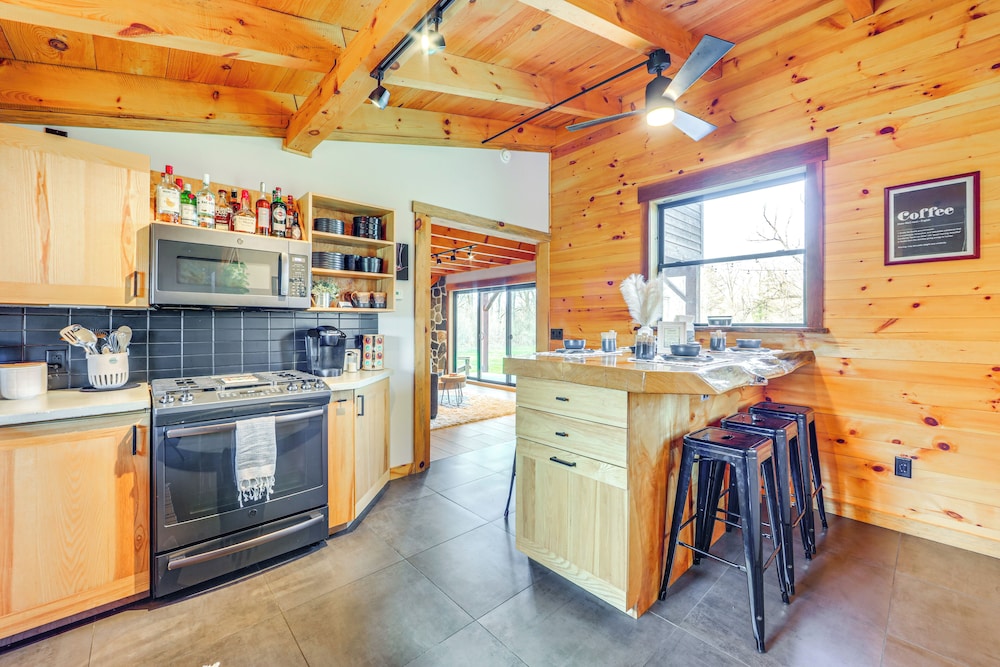 Kayak, Grill & Relax: Bo's Hideaway on Leland Pond