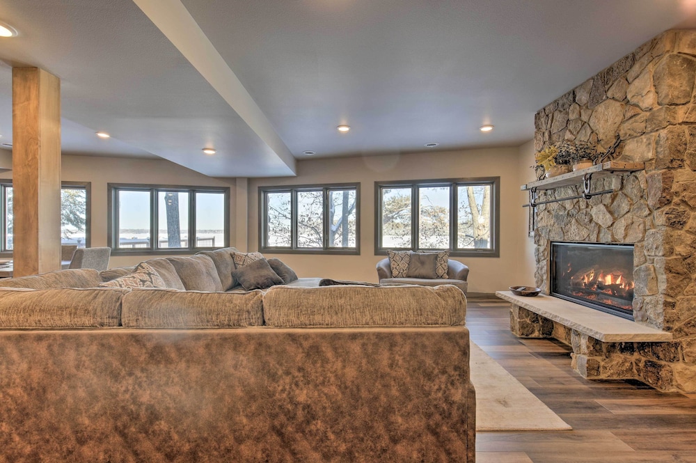 Lakefront Cabin w/ Proximity to Attractions!
