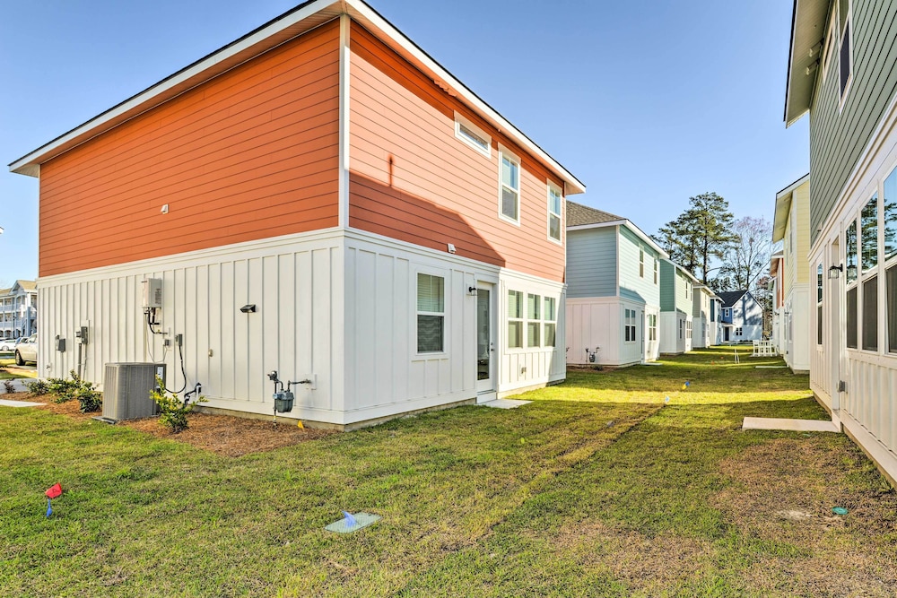 Colorful Myrtle Beach House: 2 Mi to Beaches!