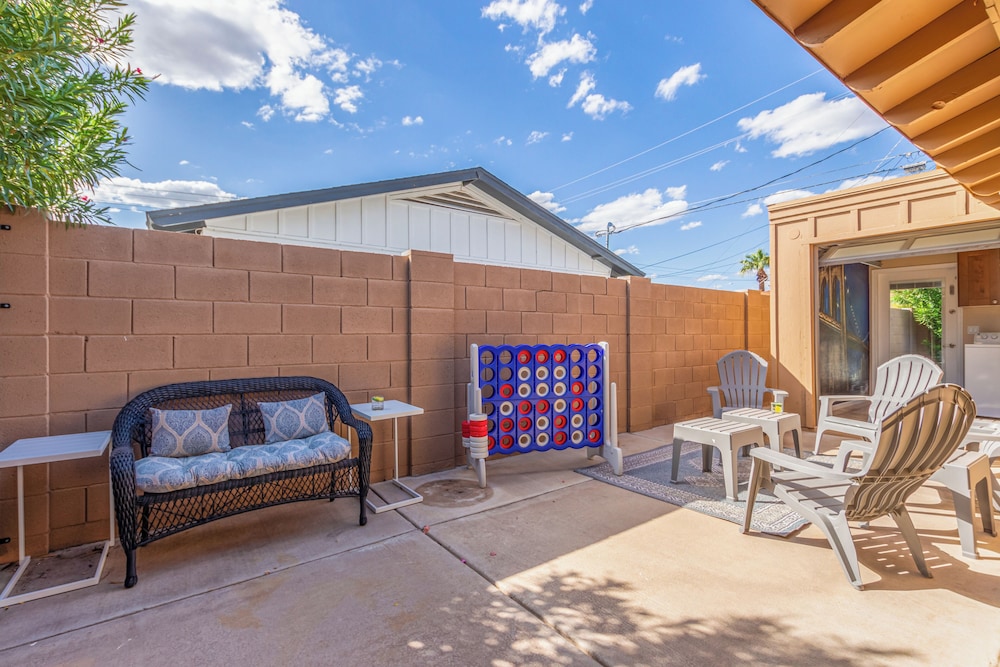 Games Galore - Old Town Scottsdale - Pool - Mini Golf & More!