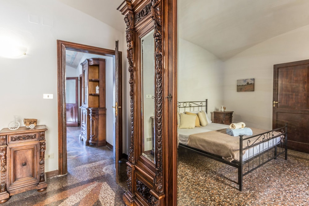 San Mamolo Retreats