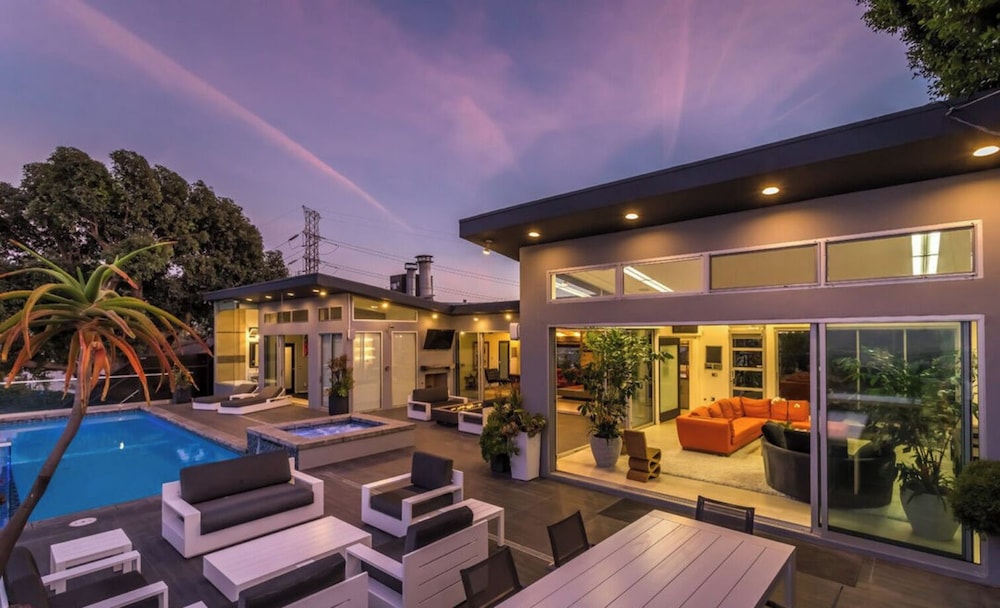 Mulholland View - Mid-century Modern Escape w/ Infinity Pool
