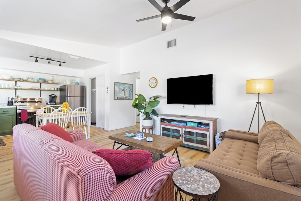 NEW Listing Discount! • Near Manatees & Springs