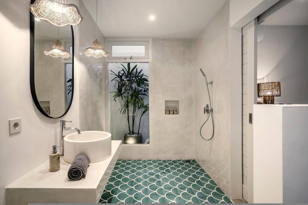 A Casa Di Renucci by Alfred in Bali - Brand New Stunning 5BR Villa Near Seminyak Beach