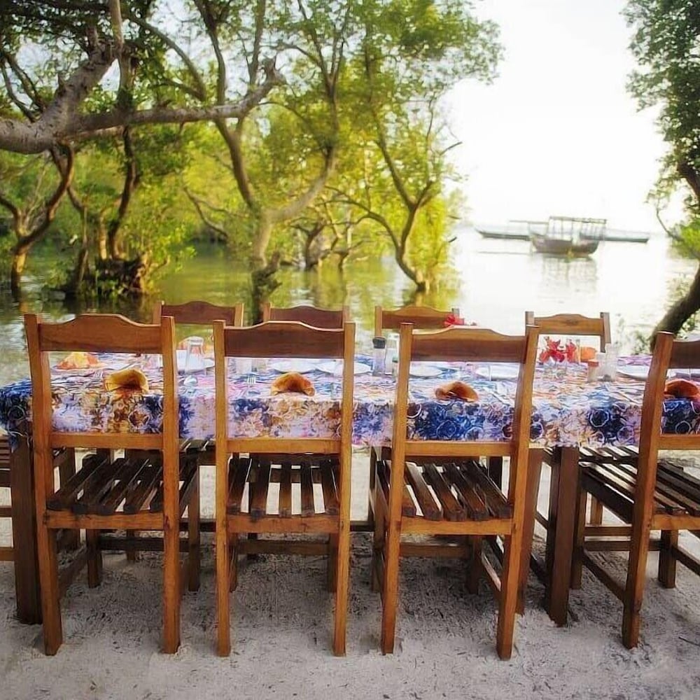 Mafia Beach Bungalows