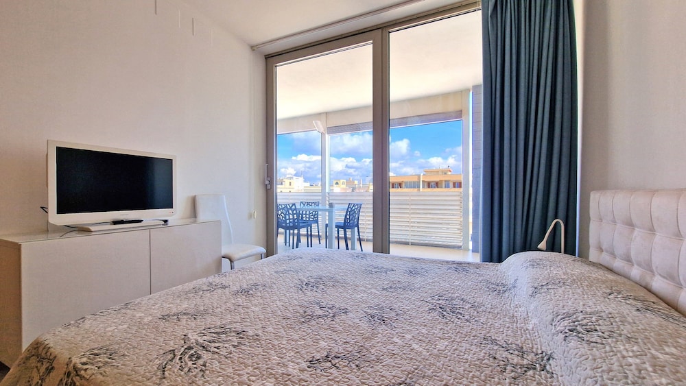 Suite Le Vele Sea View Sleeps 4 and Wifi