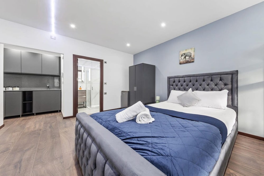 Serviced Studio Flat Near Camden Euston Station
