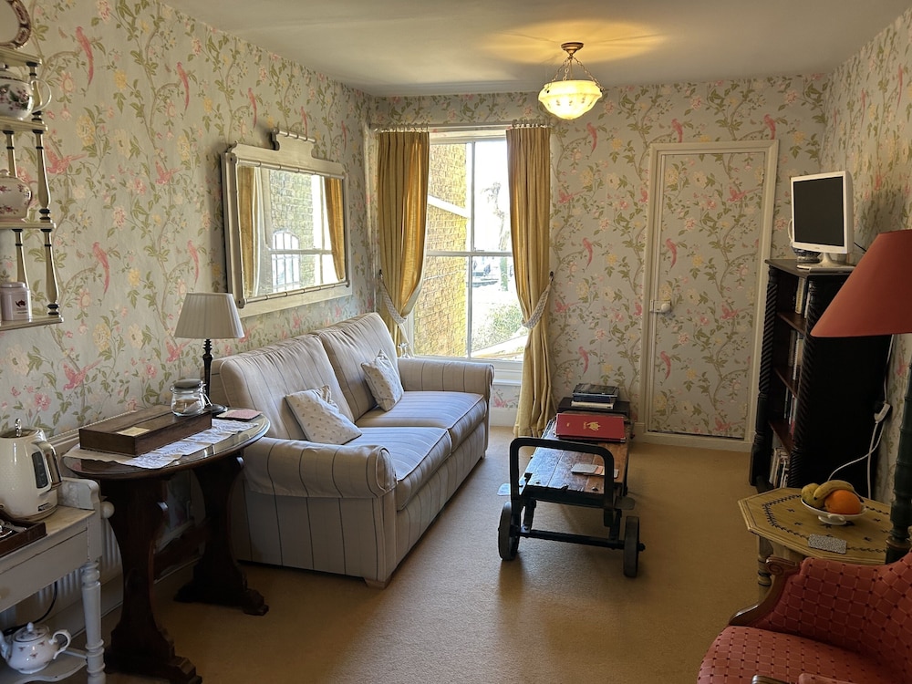 Peacocks Tearoom and Fine B&B