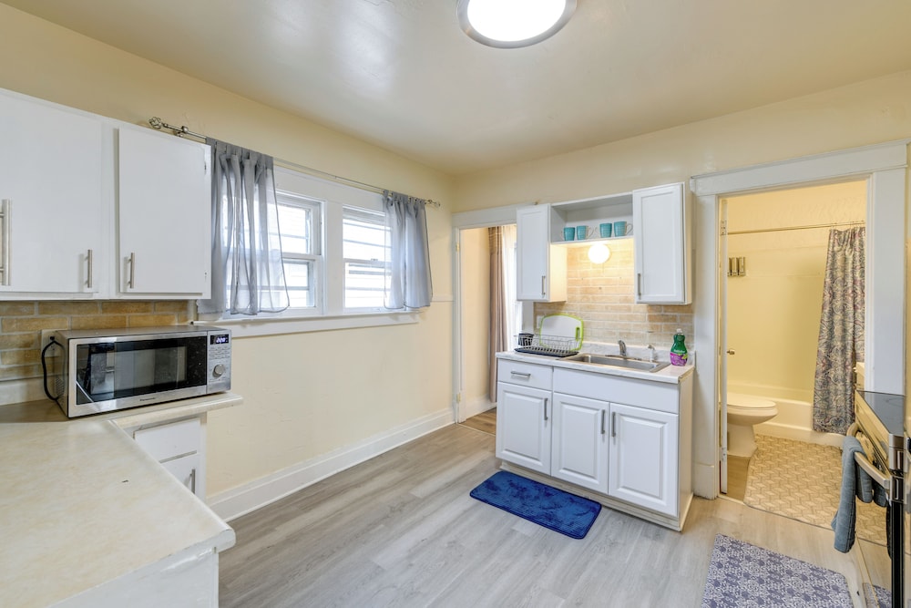 Apartment 2 Mi to Niagara Falls State Park!
