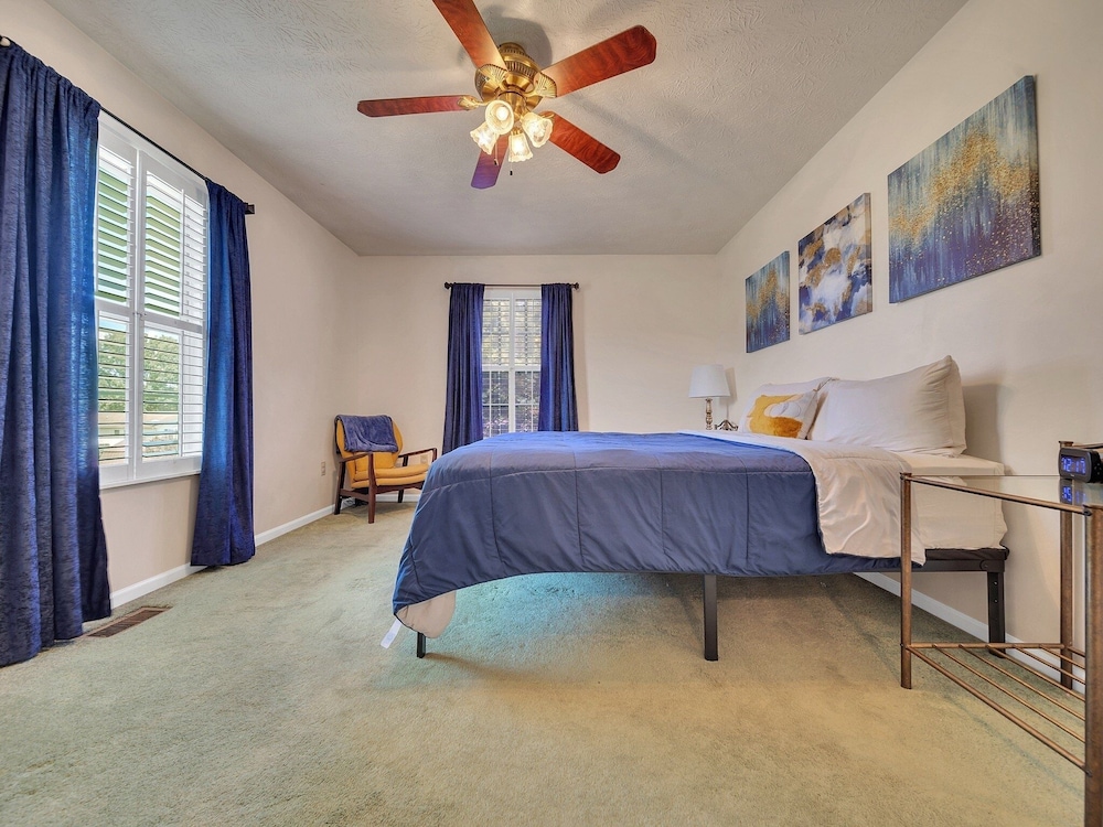 Smoky Mtn Retro 4 Bedroom Home