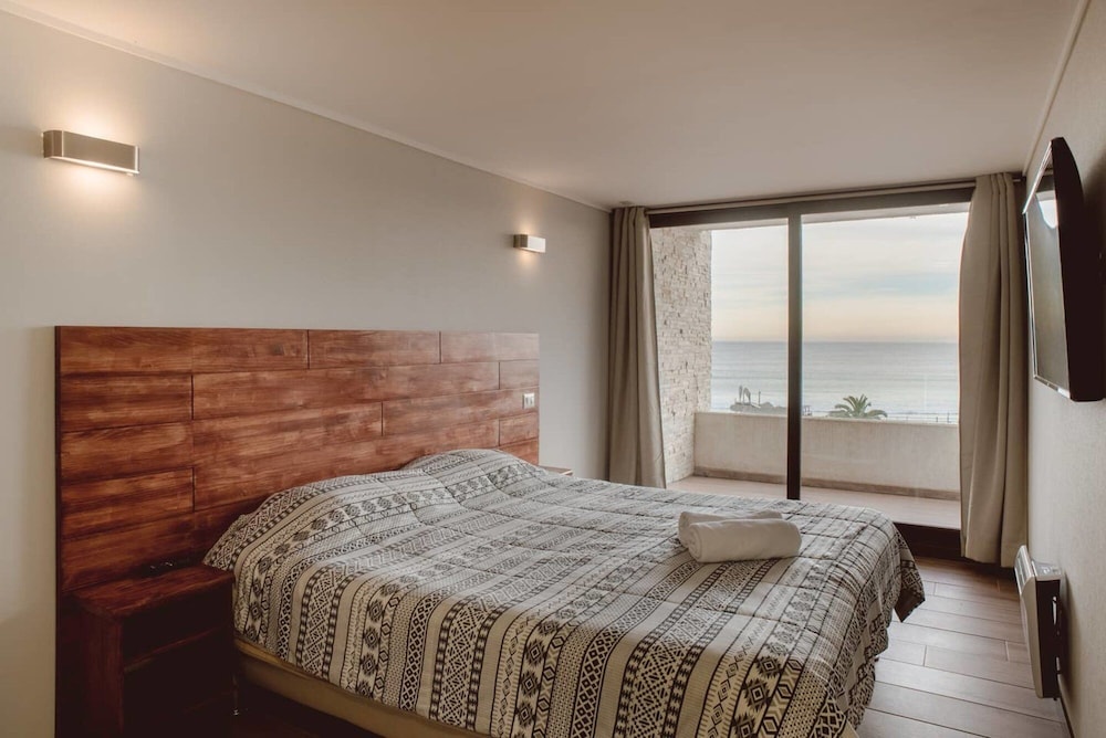 Enchanting Conc n 2BR - Private Roof Ocean View