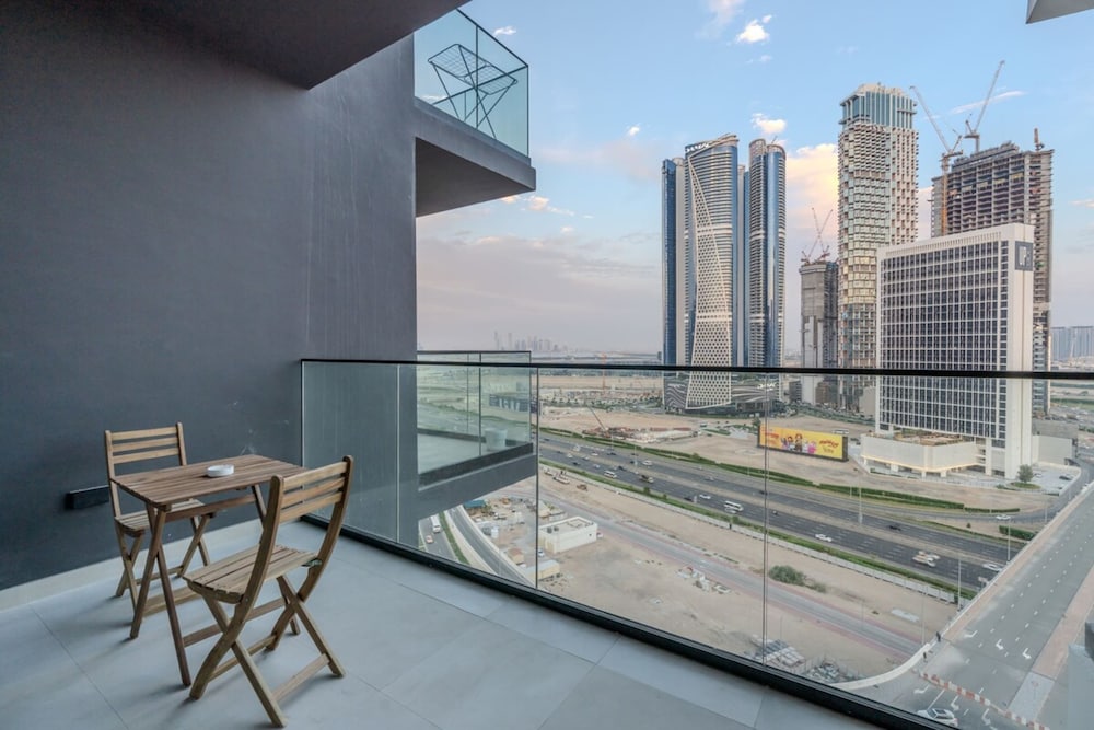 Contemporary Studio Apartment, Dubai Business Bay!