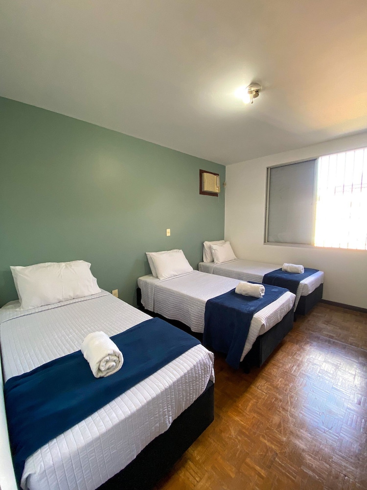 Casa 3 suites 1 quarto piscina AC 10 Hos