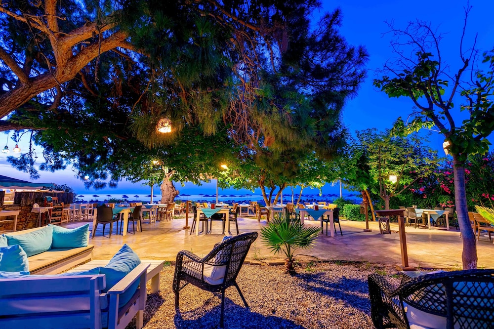 Etenna Beach Bungalows - Image 31