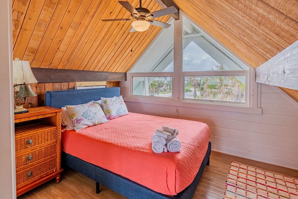 Pelican Beach Private Ocean Front Beach House- Sleeps 10 Bring Your Surf Boards