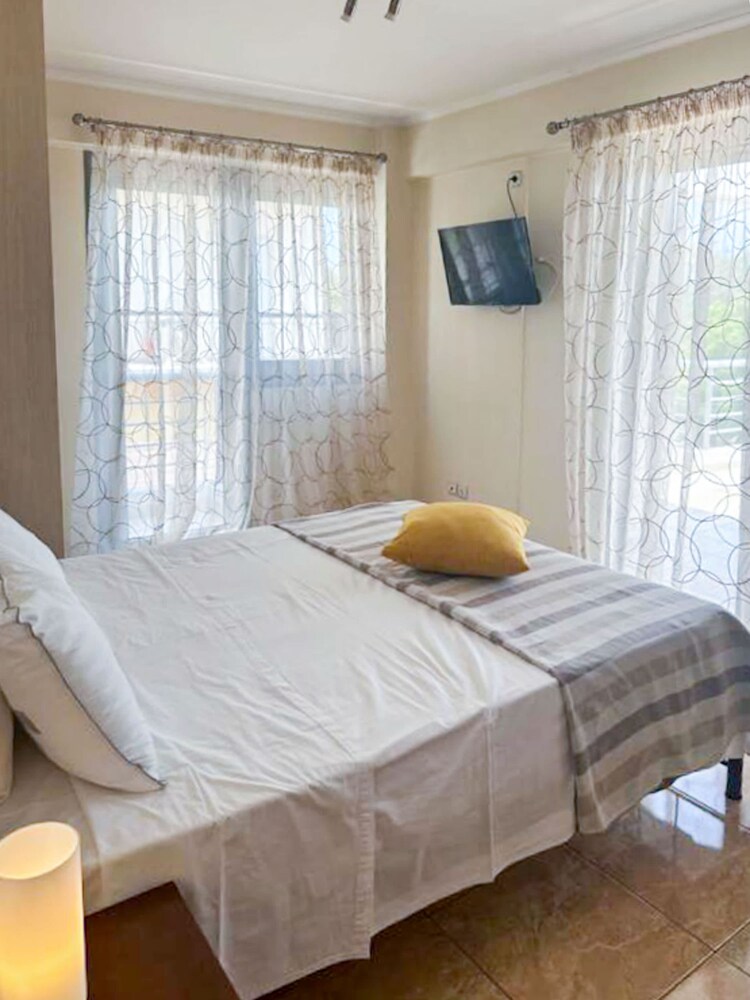 Filiatra Cozy Cental Retreats With Balconies
