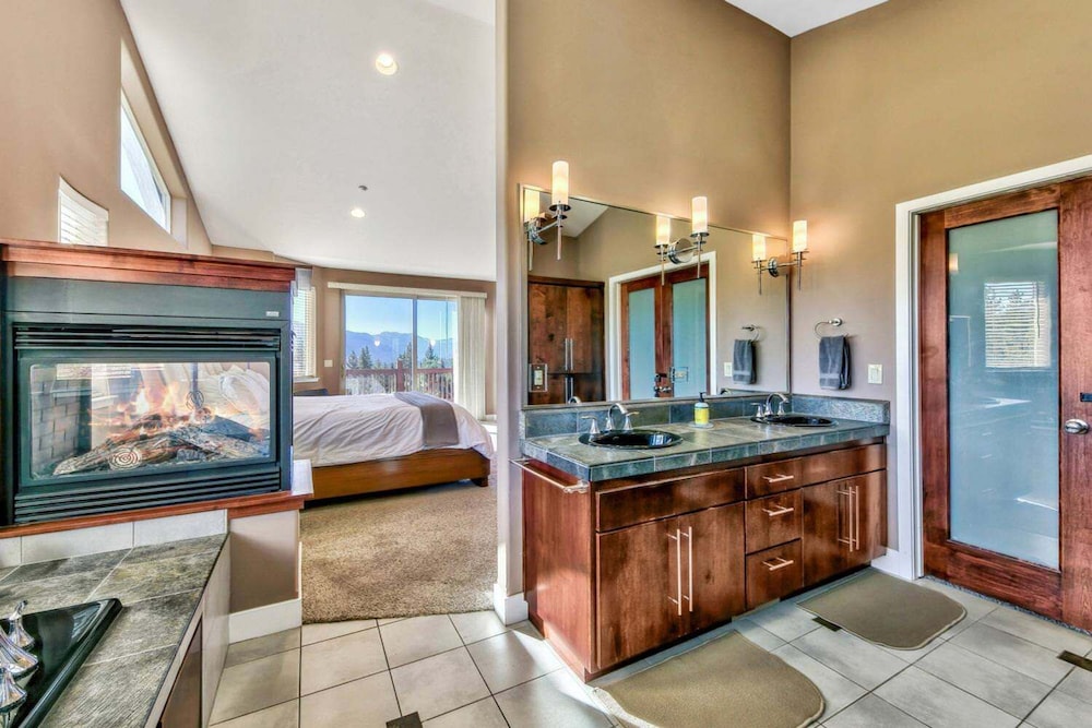 Bella Vista Luxury Retreat view 3