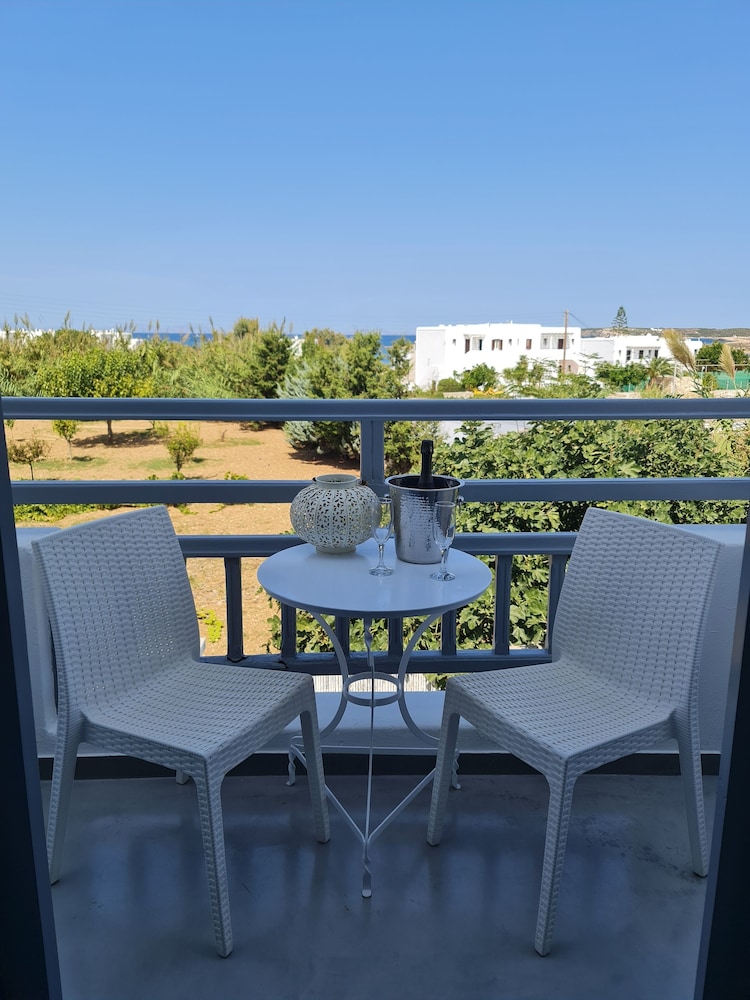 Zoumis Residence