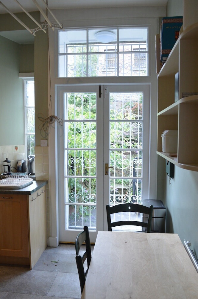 Traditional Georgian Flat in New Town, Sleeps 5-6