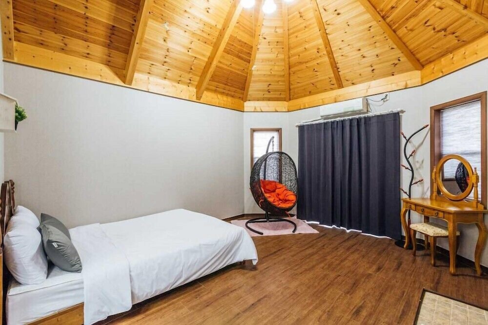 Indigo Pension view 3