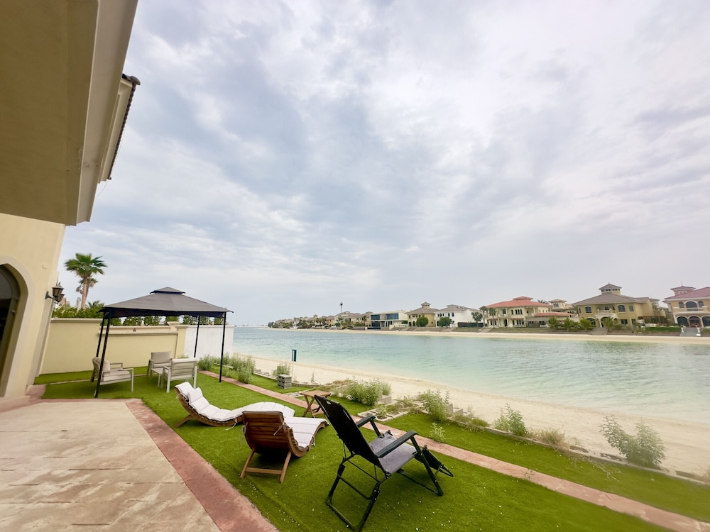 Exclusive 4BR Villa w Private Pool Beach