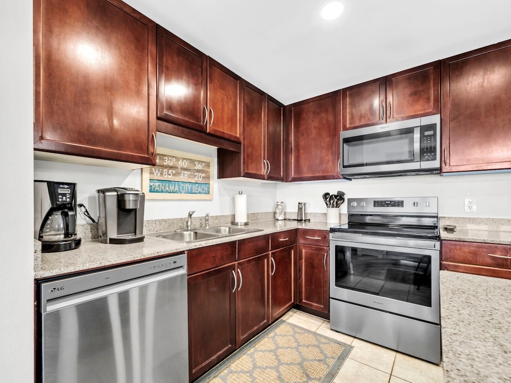 Laketown Wharf 906