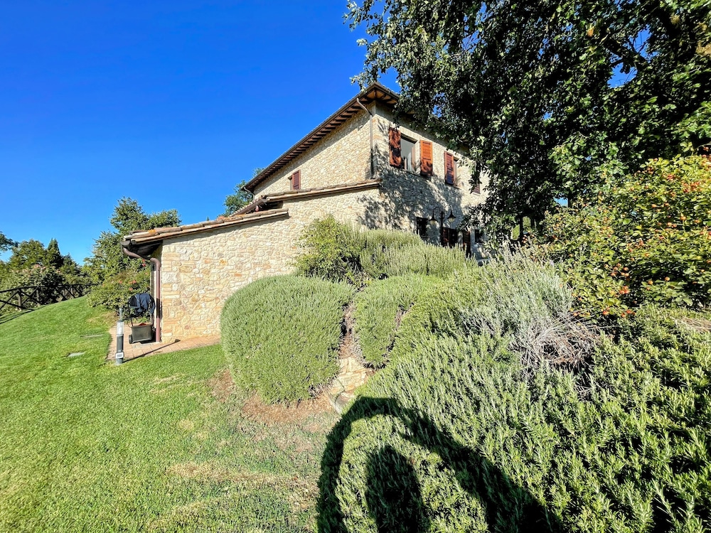 Detached Villa With Games Room, Pool, and Panoramic Views in San Damiano