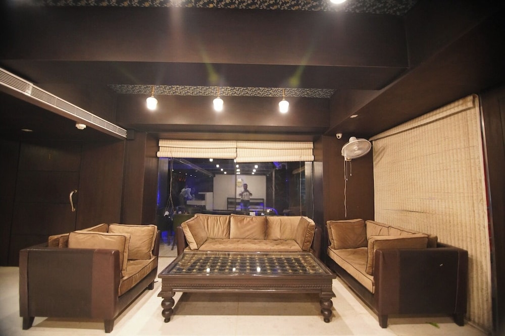 Hotel The Golden Oak Central by Citrus Prime view 2