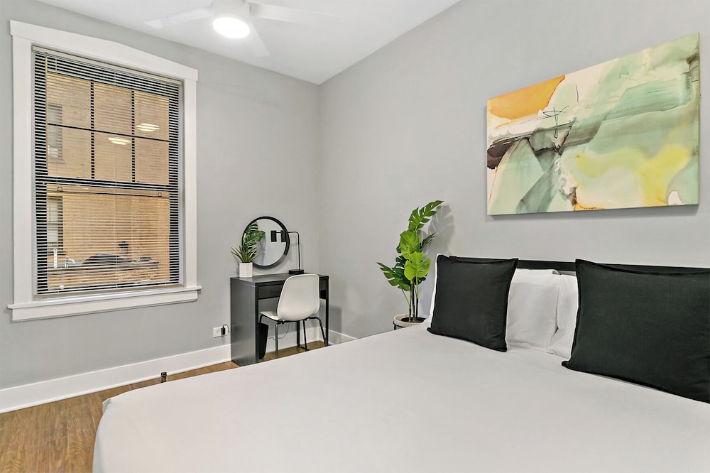 Lovely 1BR Apt - Belmont B3 — Chicago