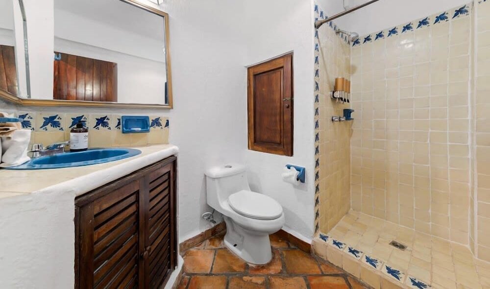 Ocean View 2Br Condo-balcony-beach-pool 710